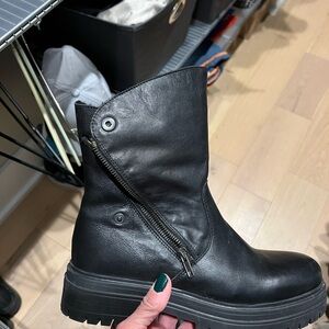 Fur lined real leather combat /moto boots